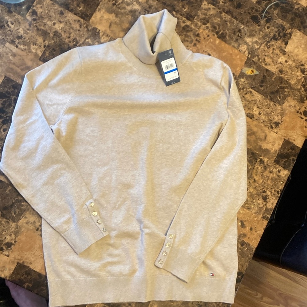 Tommy Hilfiger Cream Turtleneck Sweater with Elegant Design